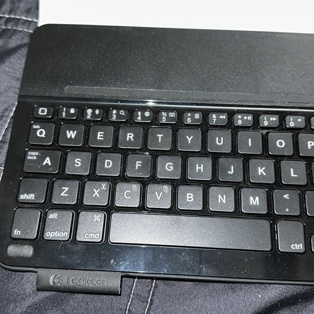 iPad mini Logitech keyboard - Picture 2 of 9